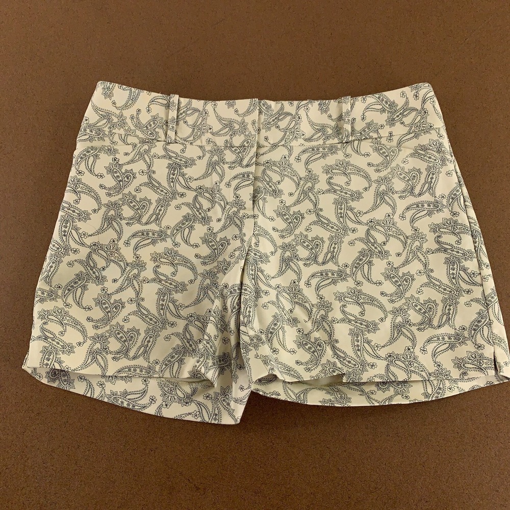 The Limited Women's Size 6 Cream Black Paisley Pocketed Flat Front Chino Shorts